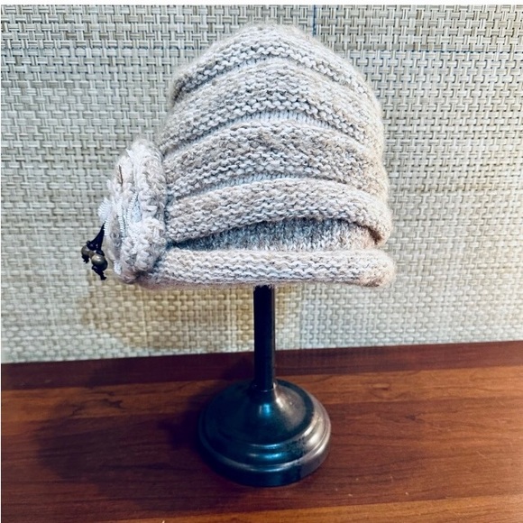 C.C Rosette Beige & Cream Acrylic Knit Hat OS - Picture 5 of 5
